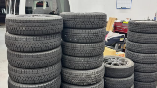 お車の冬支度、スタッドタイヤへ